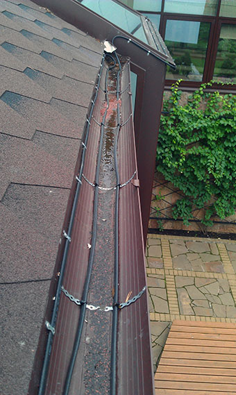 Пример раскладки греющего кабеля в водосточном желобе